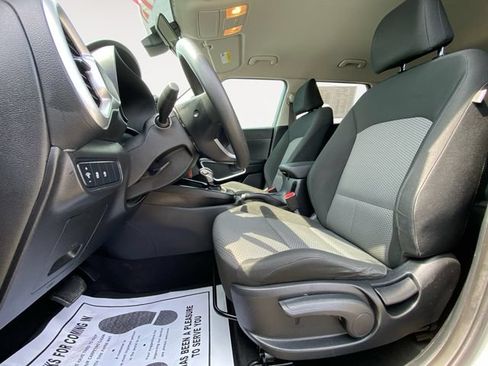 Used 2023 Kia Soul LX FWD image 9