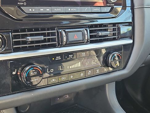 Used 2025 Nissan Pathfinder SV FWD image 16