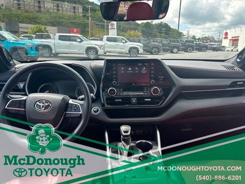 Used 2022 Toyota Highlander XSE AWD/4WD image 13