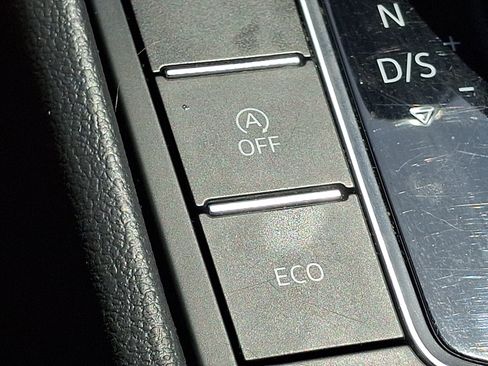 Used 2020 Volkswagen Jetta SE w/ SE Cold Weather Package FWD image 25