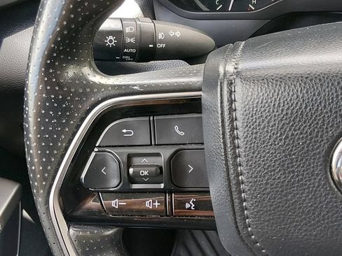 Used 2022 Toyota Tundra SR5 w/ SR5 Convenience Package AWD/4WD image 24