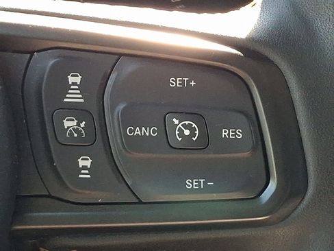 Used 2024 Jeep Wrangler Unlimited AWD/4WD image 22