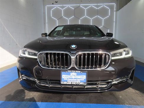 Used 2021 BMW 540i w/ Executive Package image 2