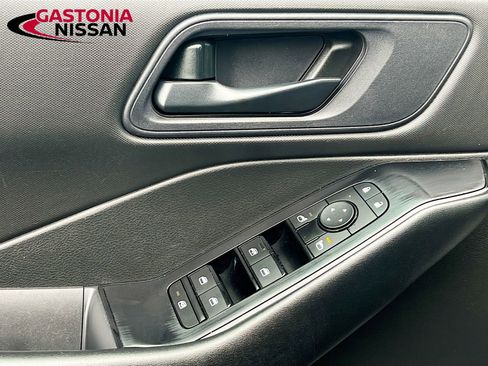 Used 2024 Nissan Rogue S image 22