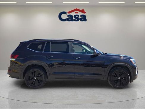 Used 2024 Volkswagen Atlas SE w/ Panoramic Sunroof Package image 2