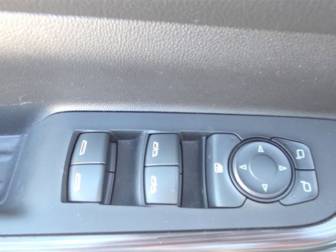 Used 2023 GMC Acadia SLT image 30