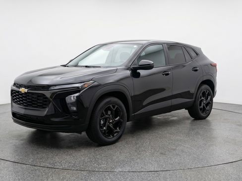 Used 2025 Chevrolet Trax LT FWD image 3