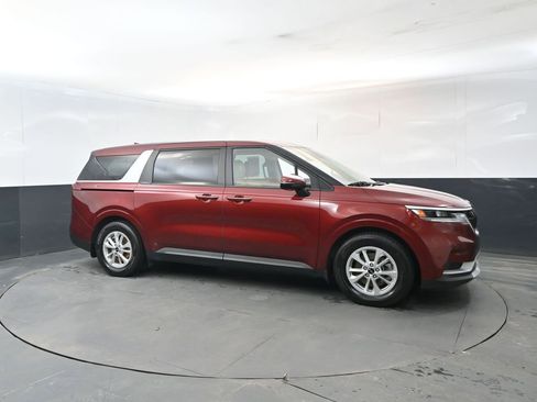 Certified 2024 Kia Carnival LX image 7