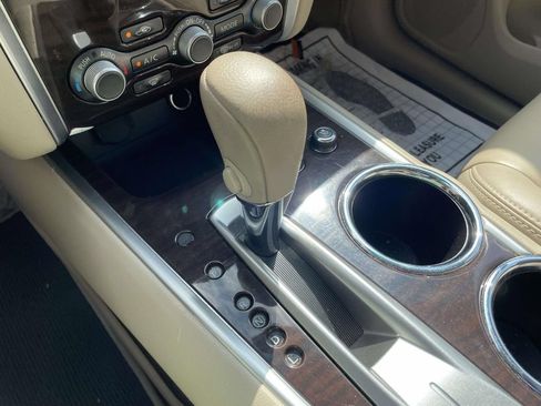 Used 2015 Nissan Pathfinder Platinum FWD image 27