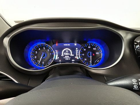 Used 2024 Chrysler Pacifica Touring-L FWD image 16