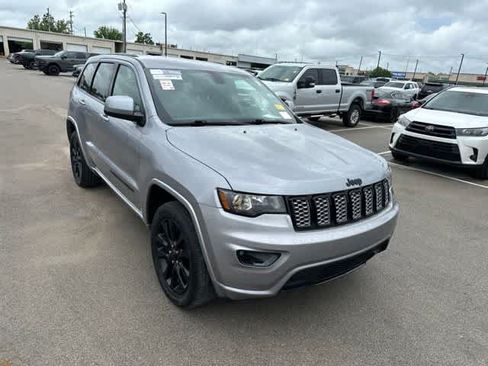 Used 2019 Jeep Grand Cherokee Altitude AWD/4WD image 22