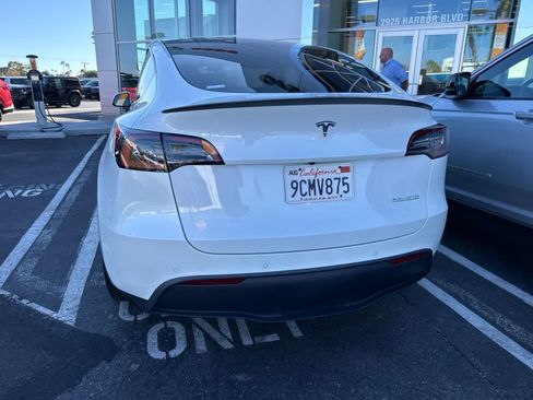 Used 2022 Tesla Model Y Performance AWD/4WD image 16