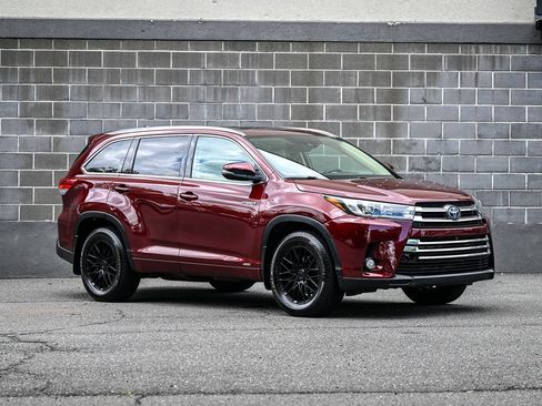 Used 2018 Toyota Highlander Limited AWD/4WD image 2