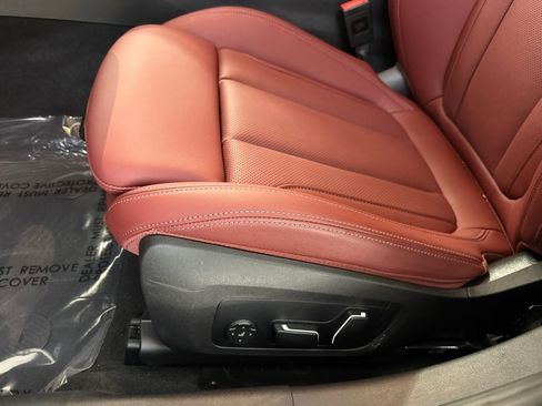 Used 2025 BMW 330i Sedan w/ Convenience Package RWD image 14