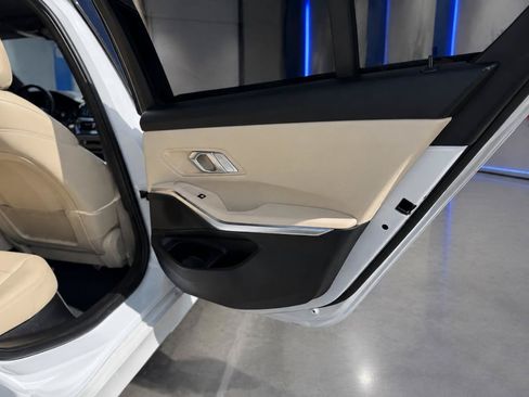 Used 2019 BMW 330i Sedan w/ Premium Package RWD image 14