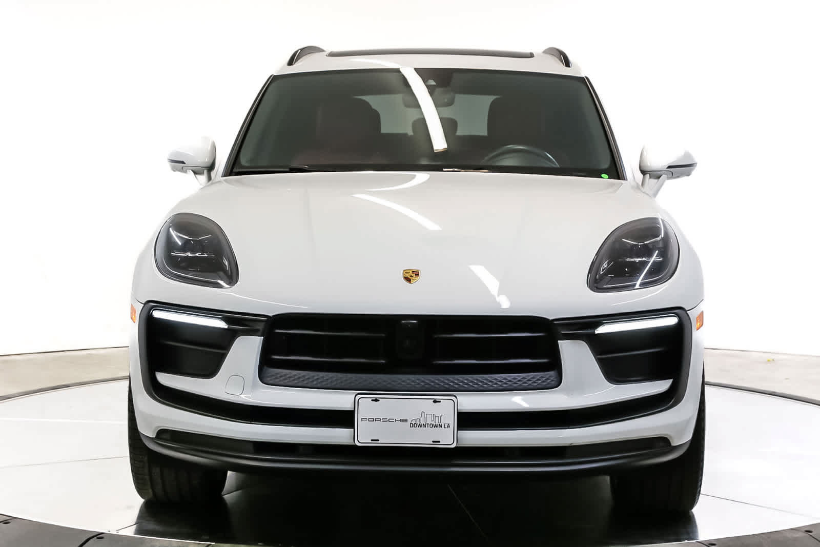 Certified 2024 Porsche Macan AWD/4WD image 6