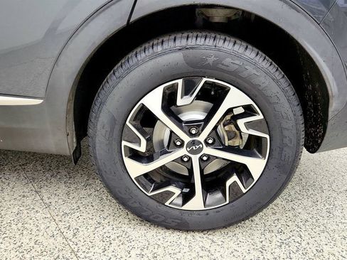 Used 2023 Kia Sportage EX AWD/4WD image 9