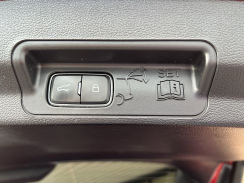 Used 2021 Ford Explorer XLT w/ Equipment Group 202A AWD/4WD image 49