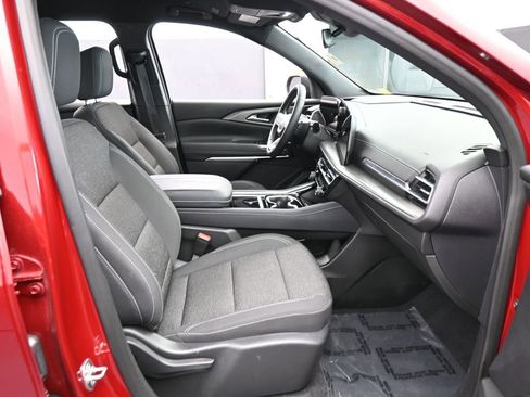 Used 2024 Chevrolet Traverse LT image 45