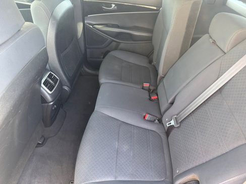 Used 2017 Kia Sorento L image 13
