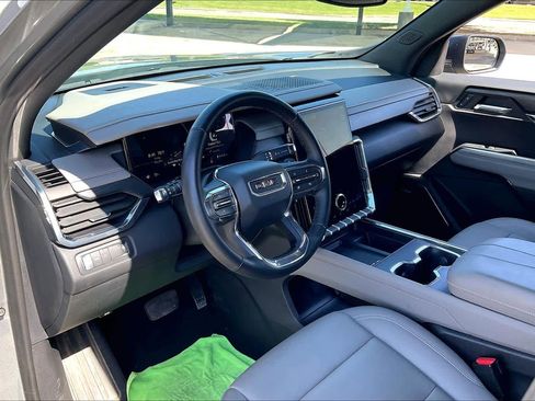Used 2024 GMC Acadia Elevation FWD image 17