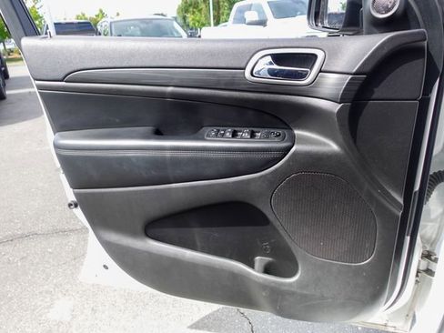 Used 2019 Jeep Grand Cherokee Altitude RWD image 21