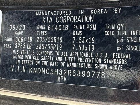 Used 2024 Kia Carnival EX FWD image 37