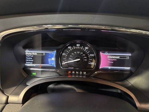 Used 2017 Lincoln Navigator Reserve image 19