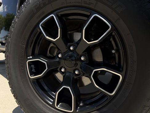 Used 2018 Jeep Wrangler Unlimited Sahara AWD/4WD image 10