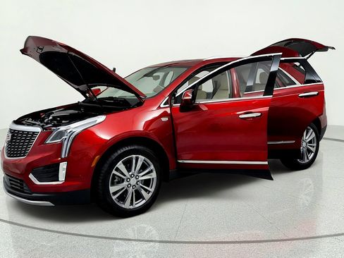 Certified 2024 Cadillac XT5 Premium Luxury w/ Technology Package AWD/4WD image 9