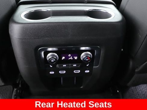Used 2022 GMC Yukon XL Denali w/ Denali Ultimate Package AWD/4WD image 32