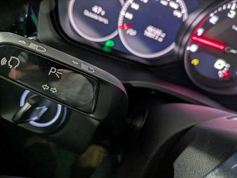 Used 2019 Porsche Cayenne image 16