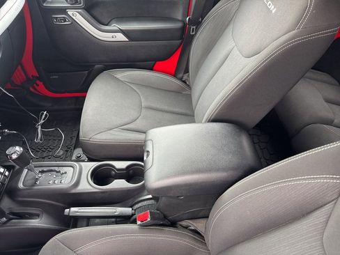 Used 2016 Jeep Wrangler Unlimited Rubicon w/ Connectivity Group image 60