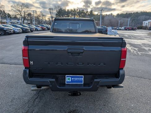 Used 2024 Toyota Tacoma TRD Off-Road image 4