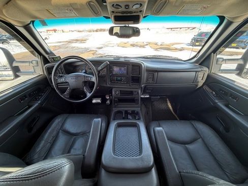 Used 2007 GMC Sierra 3500 SLT w/ Heavy-Duty Power Package image 24