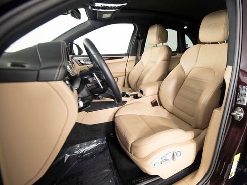 Certified 2023 Porsche Macan GTS AWD/4WD image 17