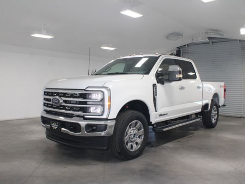 New 2026 Ford F250 Lariat w/ Chrome Package image 3