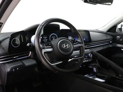 Used 2025 Hyundai Elantra Limited FWD image 13