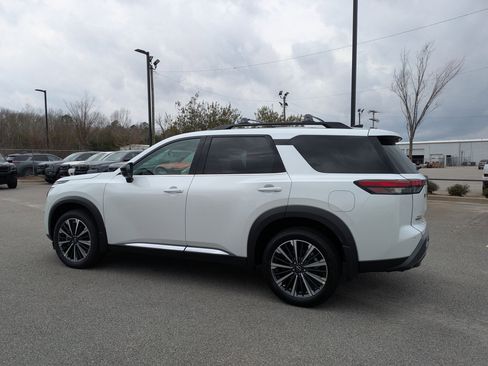 New 2026 Nissan Pathfinder Platinum image 6