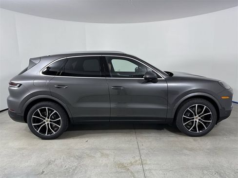 New 2026 Porsche Cayenne image 8