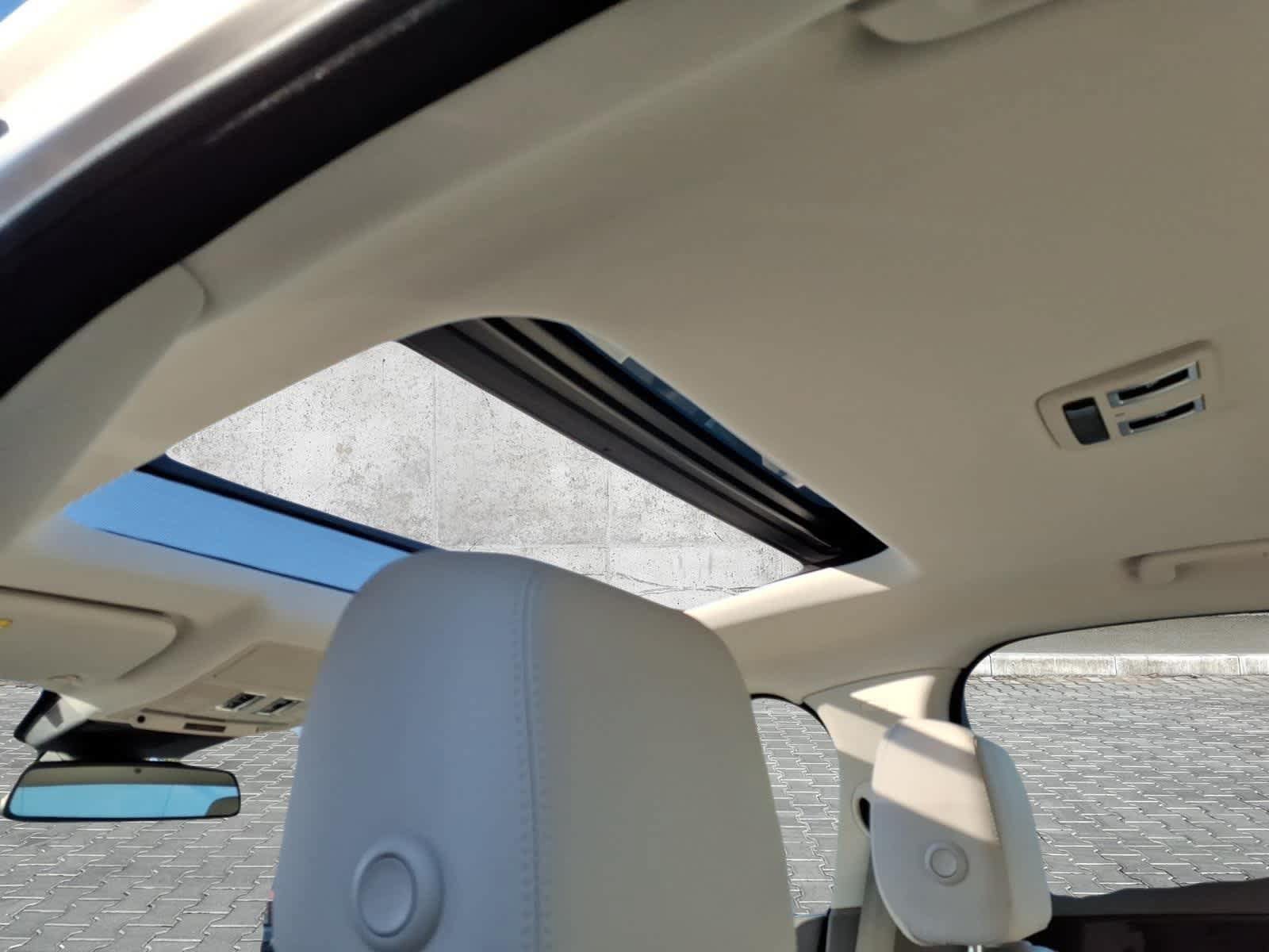 Used 2017 Jaguar XF Prestige RWD image 8