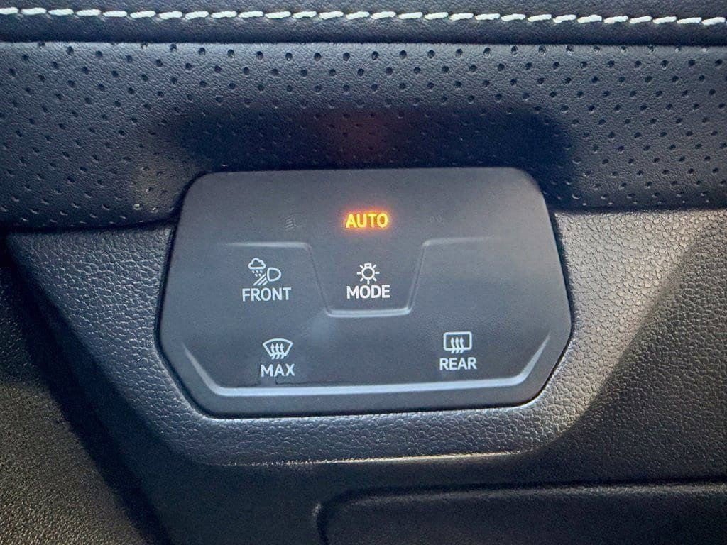 Used 2025 Volkswagen Atlas SEL AWD/4WD image 29