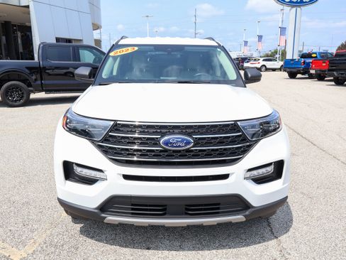Used 2023 Ford Explorer XLT w/ Equipment Group 202A AWD/4WD image 8