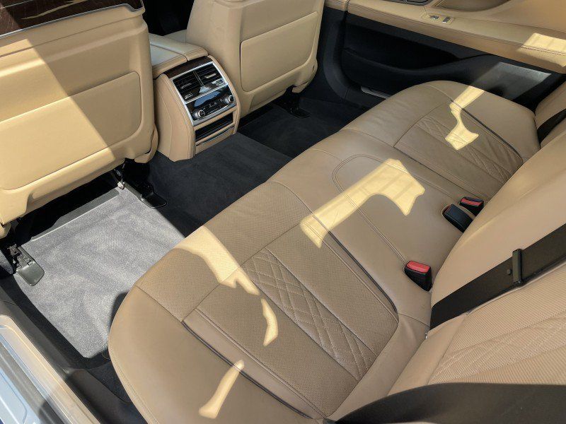 Used 2022 BMW 750i xDrive AWD/4WD image 13