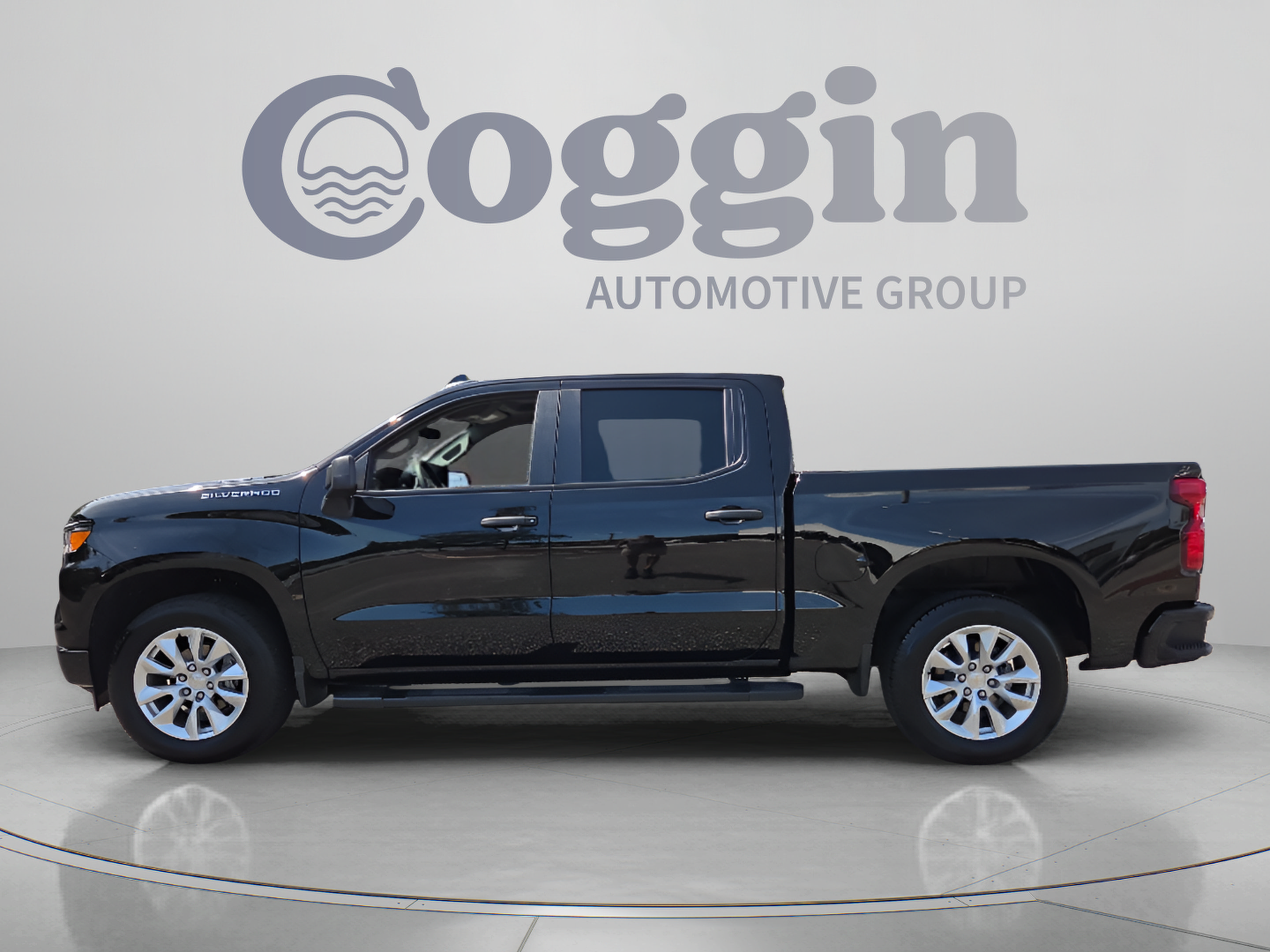 Used 2026 Chevrolet Silverado 1500 Custom RWD image 2