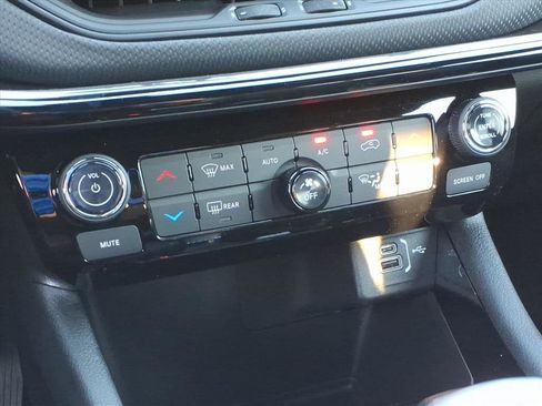 New 2026 Jeep Compass Limited image 10