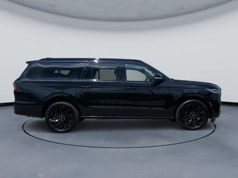 Used 2025 Lincoln Navigator L Reserve w/ Jet Appearance Package AWD/4WD image 4