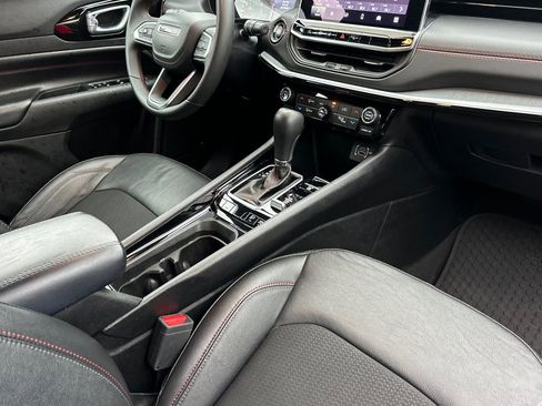 Used 2024 Jeep Compass Trailhawk image 17