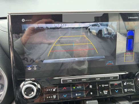 Used 2020 Toyota Highlander Platinum w/ Preferred Accessory Package AWD/4WD image 16