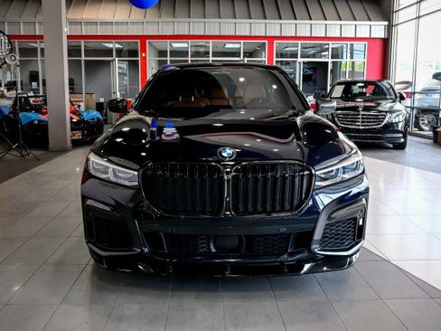 Used 2022 BMW 750i xDrive w/ Luxury Rear Seating Package AWD/4WD image 2